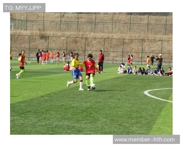 女生热爱足球的秘密揭晓她们为何迷恋这项运动的魅力与激情 女生热爱足球的秘密揭晓她们为何迷恋这项运动的魅力与激情